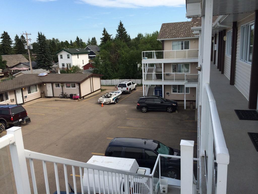Raccoon Lodge Motel Sylvan Lake Kültér fotó