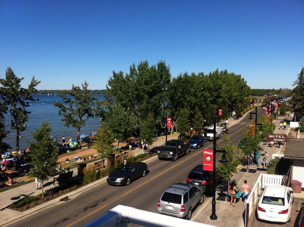 Raccoon Lodge Motel Sylvan Lake Kültér fotó