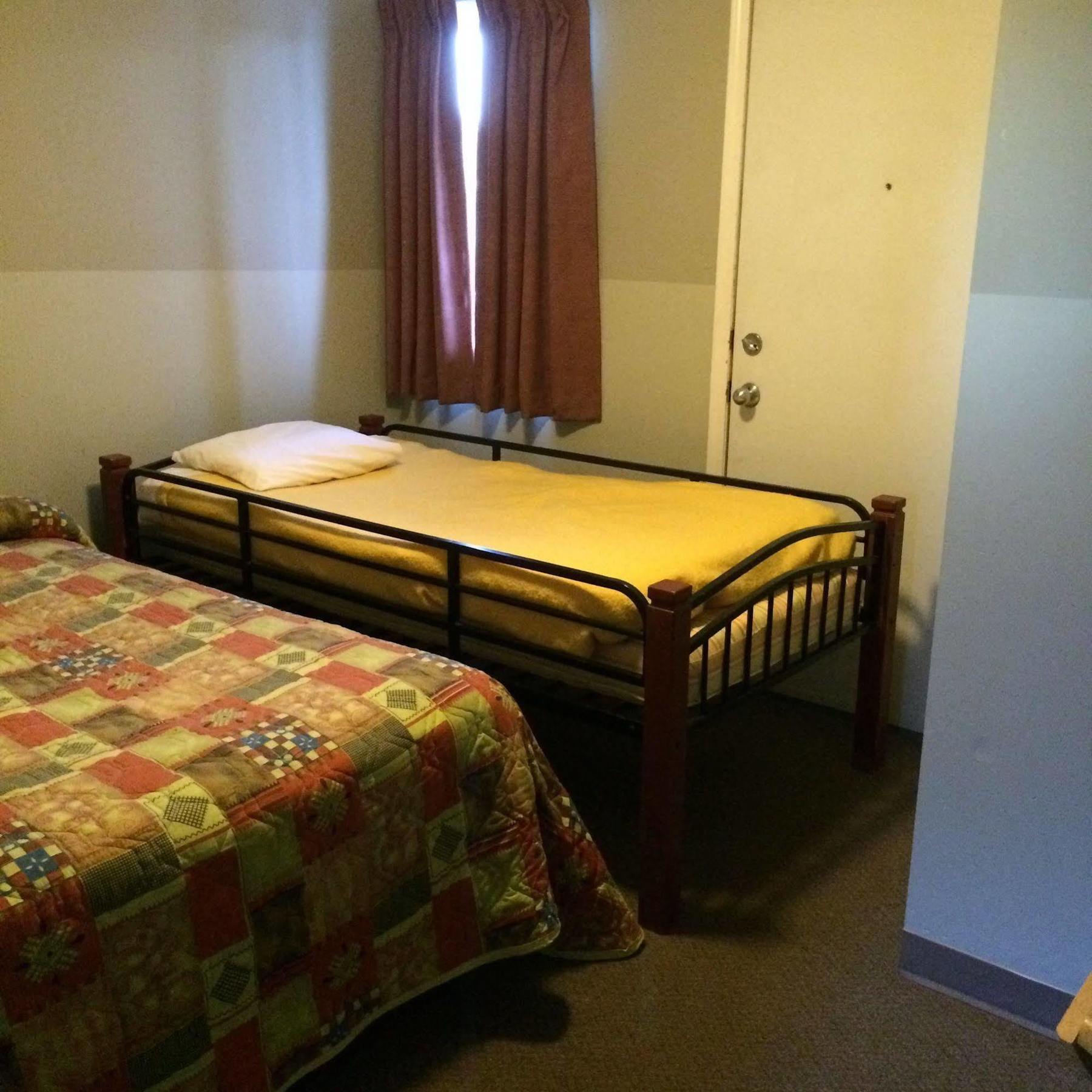 Raccoon Lodge Motel Sylvan Lake Kültér fotó
